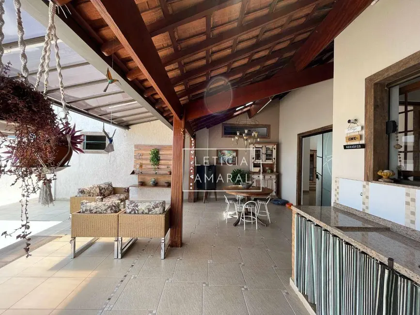 Foto 1 de Casa com 4 quartos à venda, 349m2 em Pousada dos Campos III, Pouso Alegre - MG