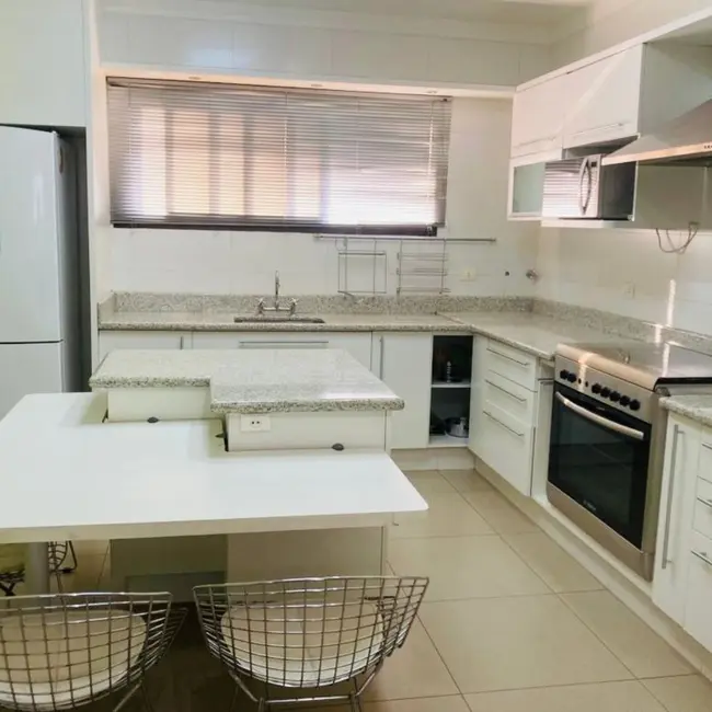 Apartamento com 4 quartos à venda, 200m2 em Centro, Pouso Alegre - MG - imagem 6 Foto 6 de Apartamento com 4 quartos à venda, 200m2 em Centro, Pouso Alegre - MG