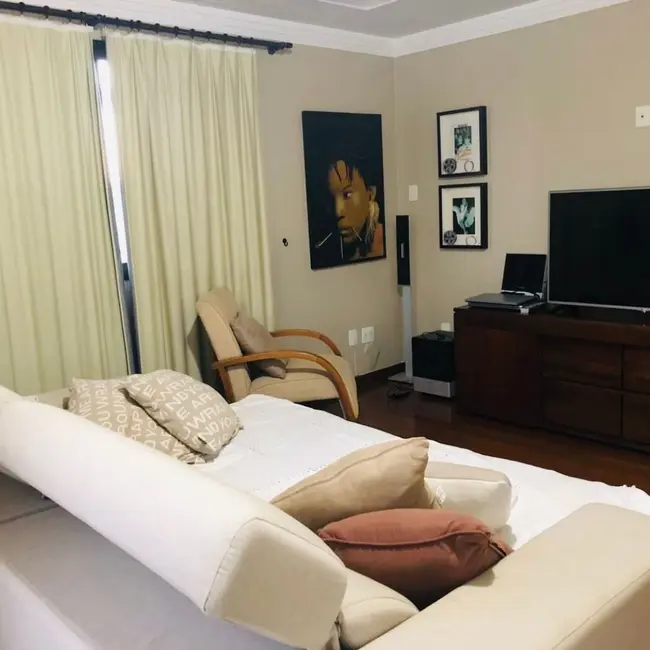 Apartamento com 4 quartos à venda, 200m2 em Centro, Pouso Alegre - MG - imagem 9 Foto 9 de Apartamento com 4 quartos à venda, 200m2 em Centro, Pouso Alegre - MG