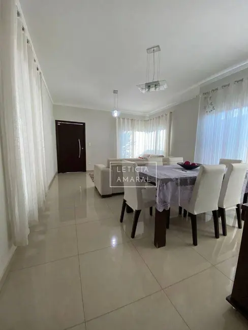 Foto 4 de Casa com 5 quartos à venda, 300m2 em Residencial Santa Rita, Pouso Alegre - MG