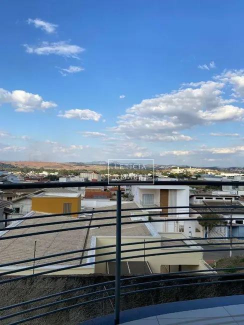 Foto 7 de Casa com 5 quartos à venda, 300m2 em Residencial Santa Rita, Pouso Alegre - MG