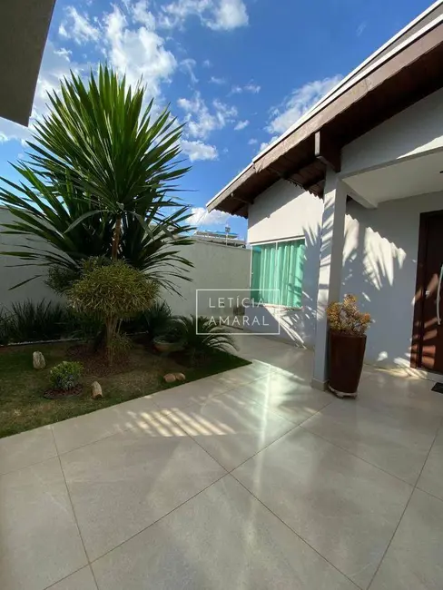 Foto 1 de Casa com 5 quartos à venda, 300m2 em Residencial Santa Rita, Pouso Alegre - MG