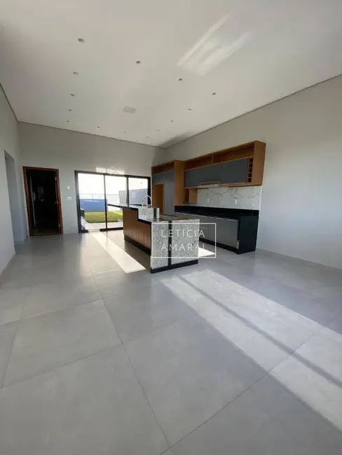 Foto 1 de Casa com 3 quartos à venda, 300m2 em Residencial Serra Morena, Pouso Alegre - MG