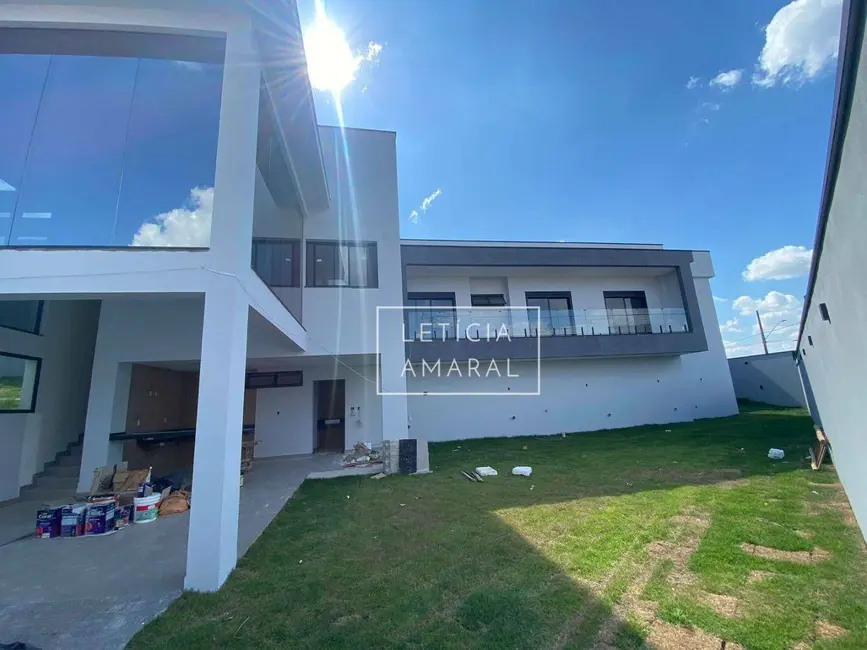 Casa com 3 quartos à venda, 411m2 em Pouso Alegre - MG - imagem 3 Foto 3 de Casa com 3 quartos à venda, 411m2 em Pouso Alegre - MG