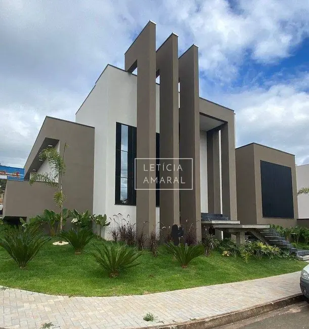 Foto 1 de Casa de Condomínio com 3 quartos à venda, 330m2 em Pouso Alegre - MG