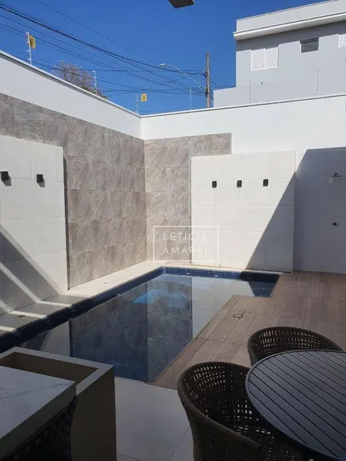 Casa com 3 quartos à venda, 300m2 em Centro, Pouso Alegre - MG - imagem 3 Foto 3 de Casa com 3 quartos à venda, 300m2 em Centro, Pouso Alegre - MG