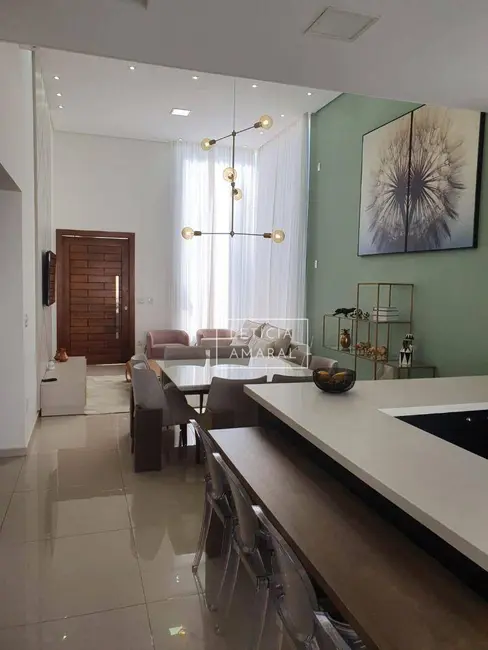 Casa com 3 quartos à venda, 300m2 em Centro, Pouso Alegre - MG - imagem 9 Foto 9 de Casa com 3 quartos à venda, 300m2 em Centro, Pouso Alegre - MG