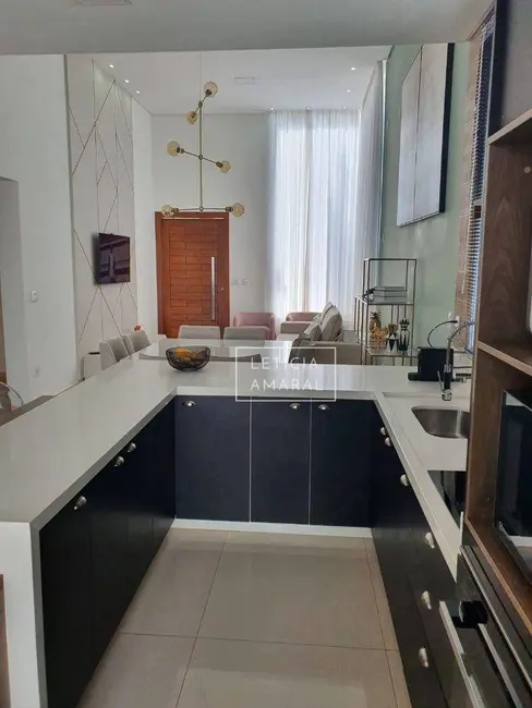 Casa com 3 quartos à venda, 300m2 em Centro, Pouso Alegre - MG - imagem 6 Foto 6 de Casa com 3 quartos à venda, 300m2 em Centro, Pouso Alegre - MG