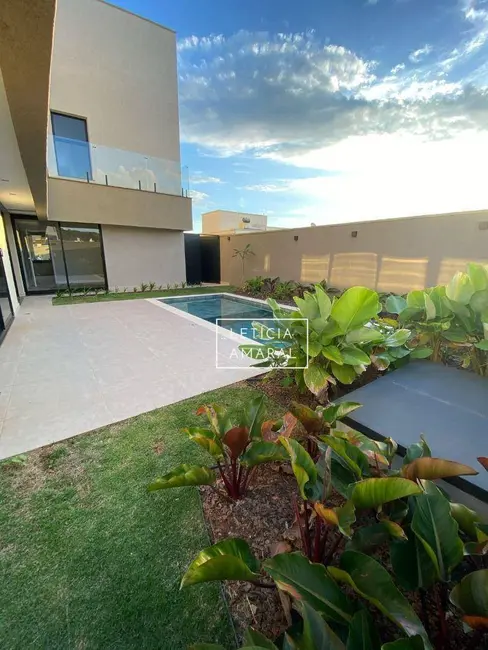 Foto 2 de Casa de Condomínio com 4 quartos à venda, 300m2 em Pouso Alegre - MG