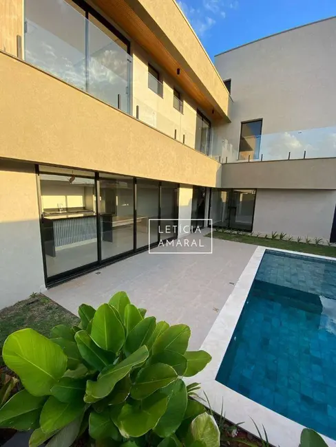 Foto 3 de Casa de Condomínio com 4 quartos à venda, 300m2 em Pouso Alegre - MG