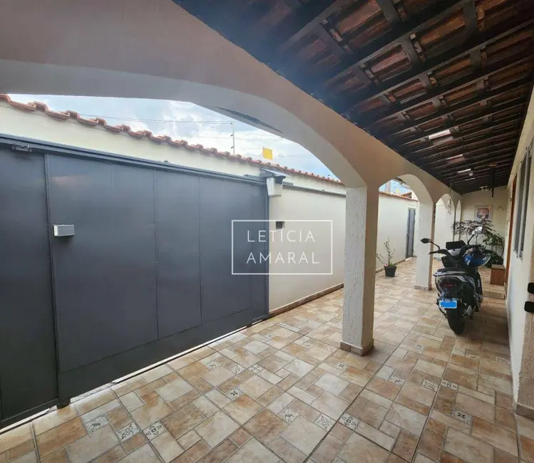 Foto 2 de Casa com 3 quartos à venda, 300m2 em São Carlos, Pouso Alegre - MG