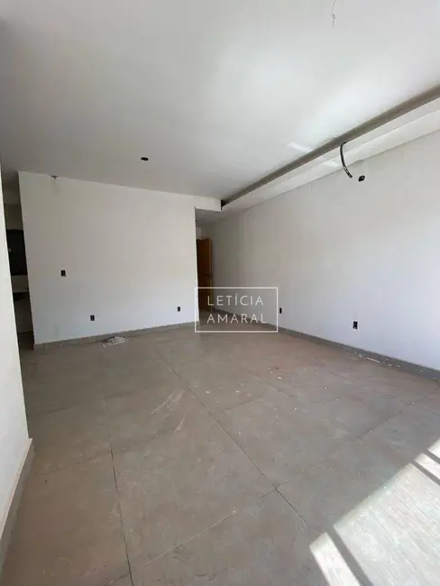 Foto 6 de Apartamento com 3 quartos à venda, 92m2 em São Carlos, Pouso Alegre - MG