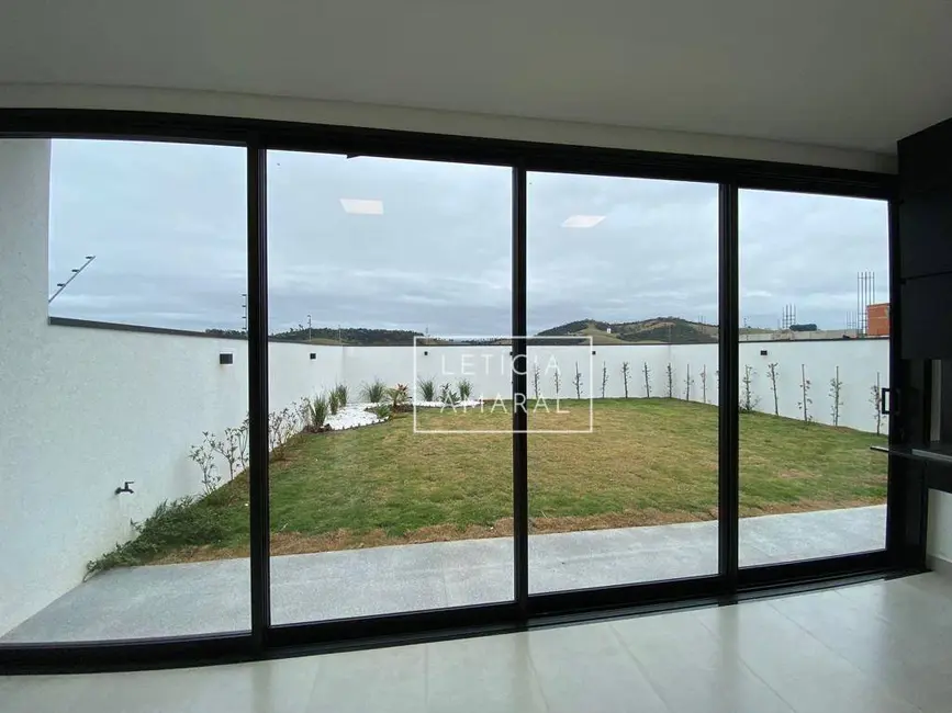 Foto 1 de Casa com 3 quartos à venda, 408m2 em Residencial Astúrias, Pouso Alegre - MG