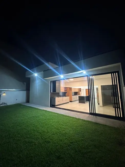 Foto 1 de Casa com 3 quartos à venda, 408m2 em Residencial Astúrias, Pouso Alegre - MG