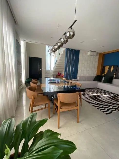 Foto 1 de Casa de Condomínio com 4 quartos à venda, 300m2 em Pouso Alegre - MG