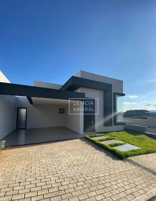 Foto 1 de Casa de Condomínio com 3 quartos à venda, 300m2 em Pouso Alegre - MG