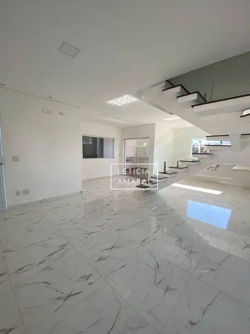 Casa de Condomínio com 3 quartos à venda, 282m2 em Pouso Alegre - MG - imagem 4 Foto 4 de Casa de Condomínio com 3 quartos à venda, 282m2 em Pouso Alegre - MG