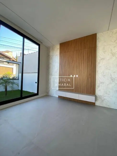 Foto 2 de Casa com 3 quartos à venda, 400m2 em Pouso Alegre - MG
