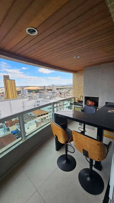 Apartamento com 3 quartos à venda, 115m2 em Centro, Pouso Alegre - MG - imagem 4 Foto 4 de Apartamento com 3 quartos à venda, 115m2 em Centro, Pouso Alegre - MG