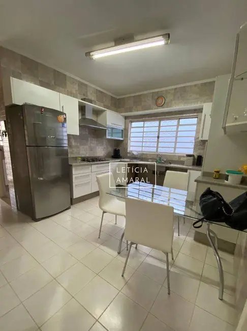 Casa com 3 quartos à venda, 450m2 em Pouso Alegre - MG - imagem 9 Foto 9 de Casa com 3 quartos à venda, 450m2 em Pouso Alegre - MG
