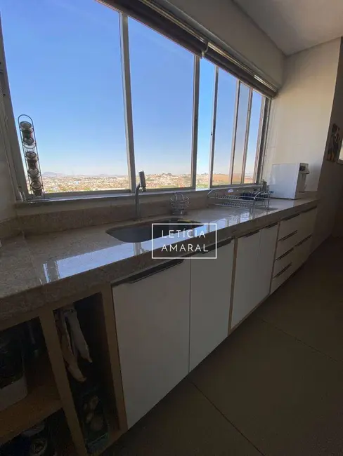 Apartamento com 3 quartos à venda, 137m2 em Centro, Pouso Alegre - MG - imagem 5 Foto 5 de Apartamento com 3 quartos à venda, 137m2 em Centro, Pouso Alegre - MG