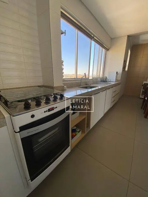 Apartamento com 3 quartos à venda, 137m2 em Centro, Pouso Alegre - MG - imagem 4 Foto 4 de Apartamento com 3 quartos à venda, 137m2 em Centro, Pouso Alegre - MG