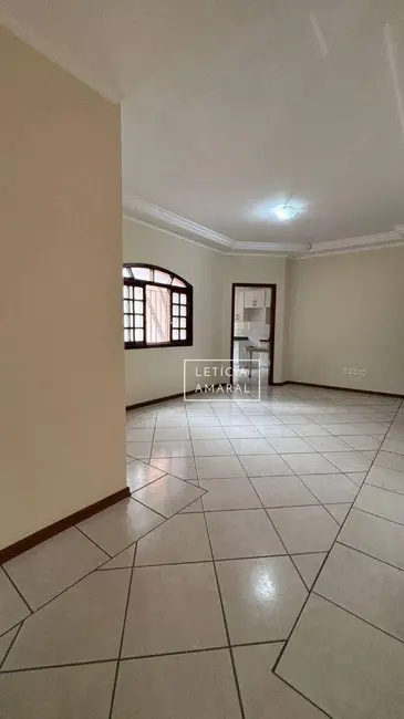 Foto 9 de Casa com 4 quartos à venda, 255m2 em Pouso Alegre - MG