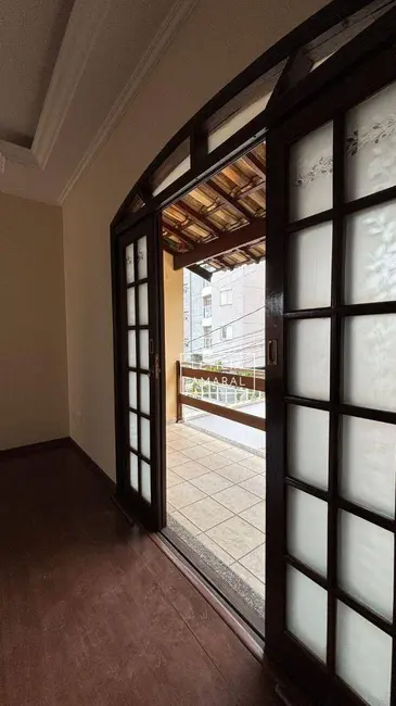 Foto 4 de Casa com 4 quartos à venda, 255m2 em Pouso Alegre - MG