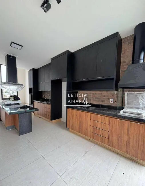 Casa de Condomínio com 3 quartos à venda, 300m2 em Pouso Alegre - MG - imagem 9 Foto 9 de Casa de Condomínio com 3 quartos à venda, 300m2 em Pouso Alegre - MG