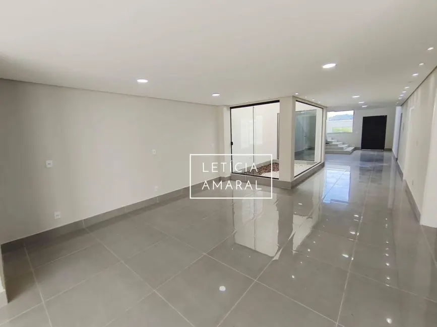 Foto 3 de Casa com 4 quartos à venda, 408m2 em Pouso Alegre - MG