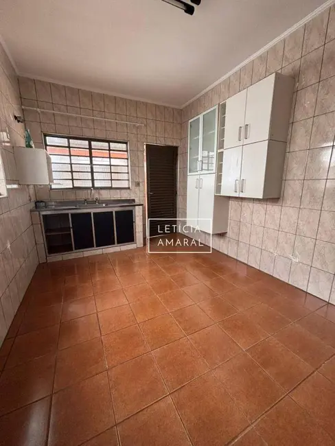 Casa com 3 quartos à venda, 278m2 em Guanabara, Pouso Alegre - MG - imagem 8 Foto 8 de Casa com 3 quartos à venda, 278m2 em Guanabara, Pouso Alegre - MG