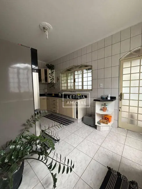 Foto 8 de Casa com 4 quartos à venda, 358m2 em Colinas de Santa Bárbara, Pouso Alegre - MG