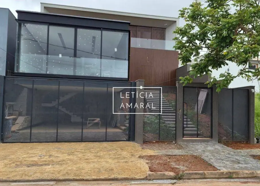 Foto 1 de Casa com 3 quartos à venda, 387m2 em Residencial Astúrias, Pouso Alegre - MG