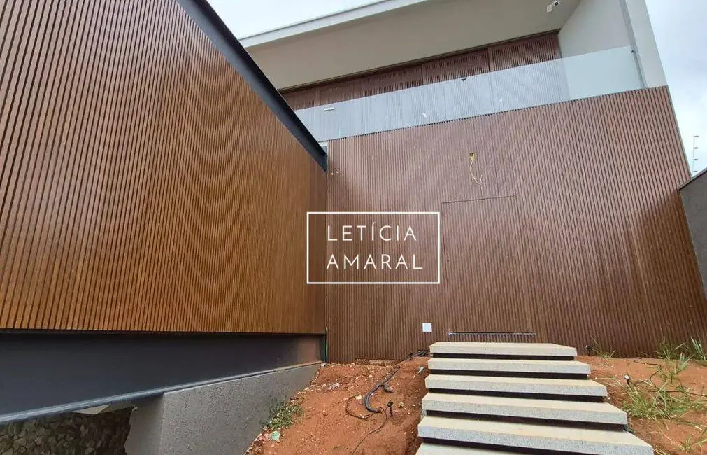 Foto 2 de Casa com 3 quartos à venda, 387m2 em Residencial Astúrias, Pouso Alegre - MG