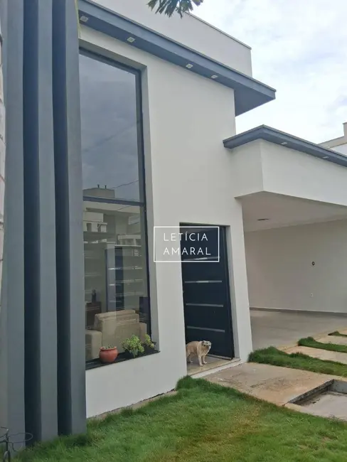 Foto 1 de Casa com 3 quartos à venda, 309m2 em Pouso Alegre - MG