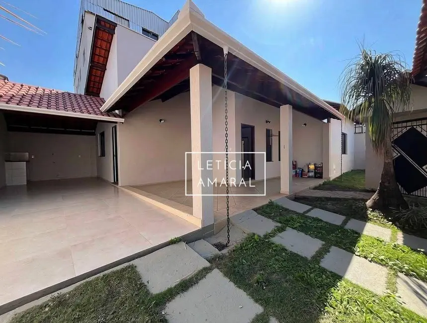 Foto 1 de Casa com 3 quartos à venda, 210m2 em Faisqueira, Pouso Alegre - MG