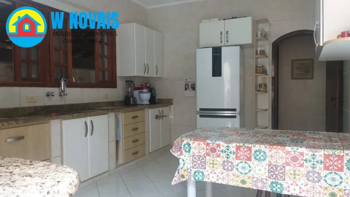 Casa com 3 quartos à venda, 555m2 em Canto do Forte, Praia Grande - SP - imagem 2 Foto 2 de Casa com 3 quartos à venda, 555m2 em Canto do Forte, Praia Grande - SP