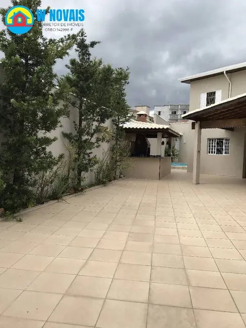 Foto 2 de Casa com 4 quartos à venda, 303m2 em Tupi, Praia Grande - SP