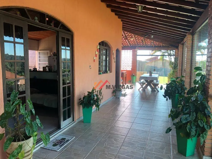 Chácara com 3 quartos à venda, 1500m2 em Ibiuna - SP - imagem 6 Foto 6 de Chácara com 3 quartos à venda, 1500m2 em Ibiuna - SP