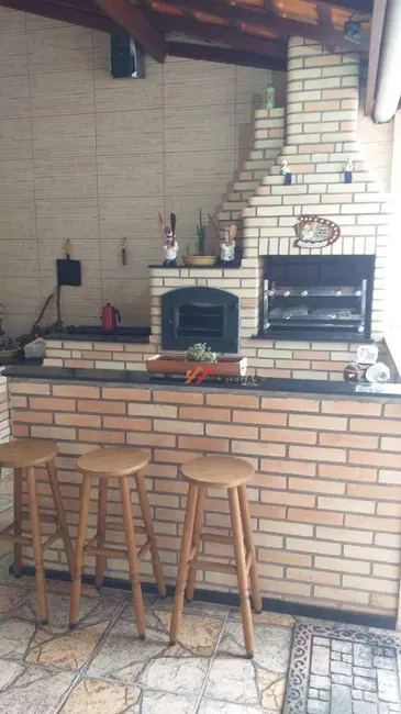 Chácara com 3 quartos à venda, 1000m2 em Ibiuna - SP - imagem 5 Foto 5 de Chácara com 3 quartos à venda, 1000m2 em Ibiuna - SP