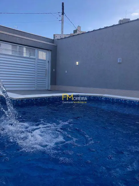 Foto 6 de Sobrado com 3 quartos à venda, 135m2 em Praia Grande - SP