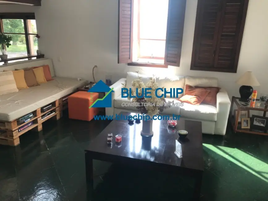 Casa com 4 quartos à venda, 377m2 em Barra da Tijuca, Rio De Janeiro - RJ - imagem 2 Foto 2 de Casa com 4 quartos à venda, 377m2 em Barra da Tijuca, Rio De Janeiro - RJ