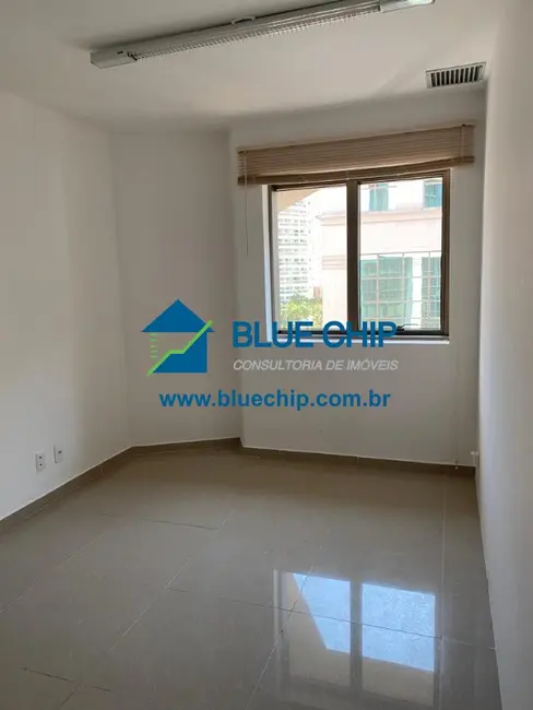 Sala Comercial para alugar, 33m2 em Barra da Tijuca, Rio De Janeiro - RJ - imagem 1 Foto 1 de Sala Comercial para alugar, 33m2 em Barra da Tijuca, Rio De Janeiro - RJ
