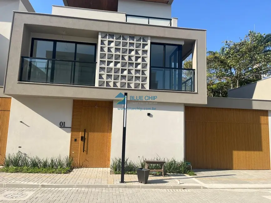 Foto 1 de Casa de Condomínio com 5 quartos para alugar, 370m2 em Barra da Tijuca, Rio De Janeiro - RJ