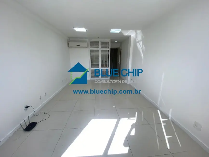 Sala Comercial para alugar, 28m2 em Barra da Tijuca, Rio De Janeiro - RJ - imagem 2 Foto 2 de Sala Comercial para alugar, 28m2 em Barra da Tijuca, Rio De Janeiro - RJ