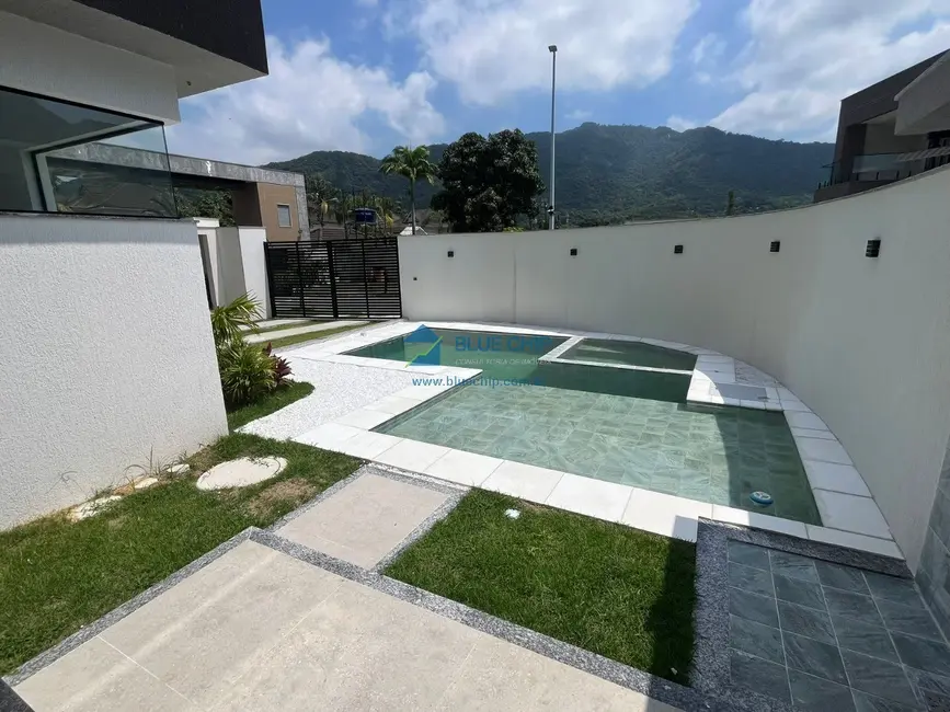 Casa de Condomínio com 3 quartos à venda, 240m2 em Vargem Pequena, Rio De Janeiro - RJ - imagem 3 Foto 3 de Casa de Condomínio com 3 quartos à venda, 240m2 em Vargem Pequena, Rio De Janeiro - RJ