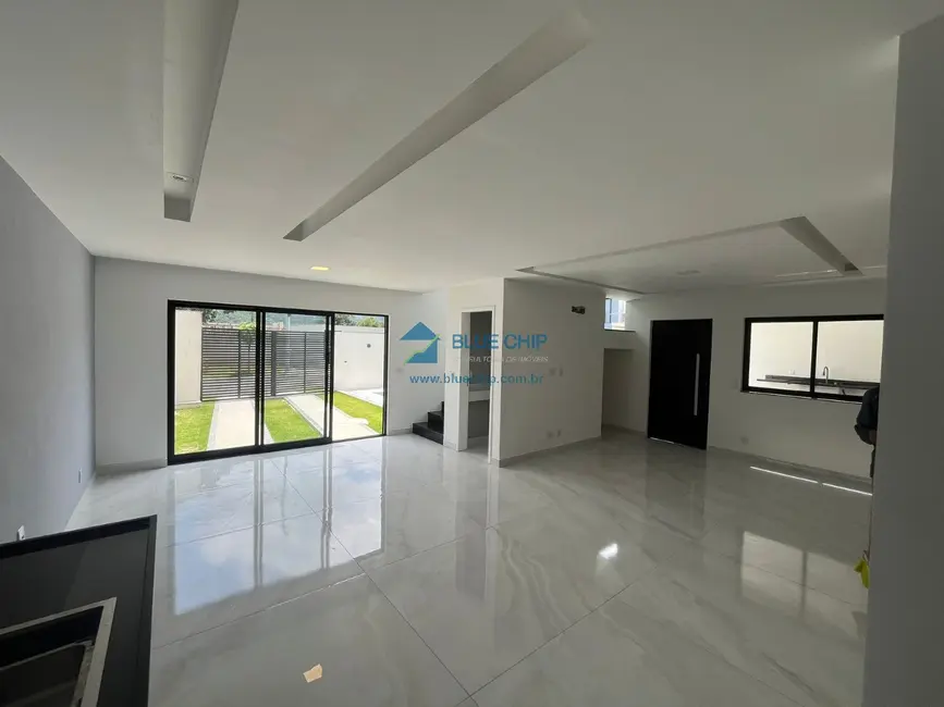 Casa de Condomínio com 3 quartos à venda, 240m2 em Vargem Pequena, Rio De Janeiro - RJ - imagem 5 Foto 5 de Casa de Condomínio com 3 quartos à venda, 240m2 em Vargem Pequena, Rio De Janeiro - RJ
