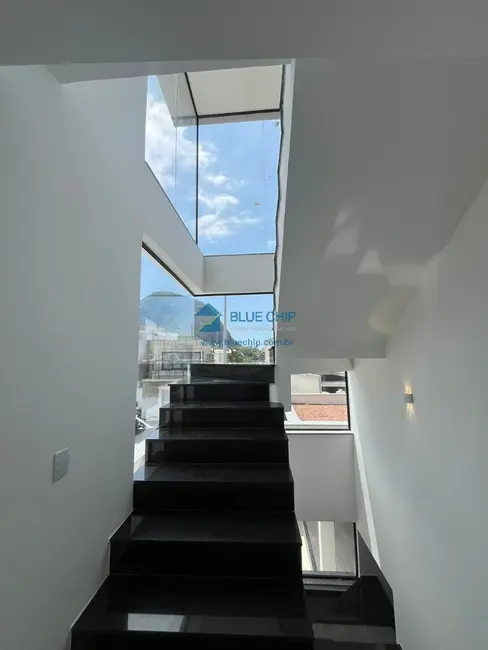 Casa de Condomínio com 3 quartos à venda, 240m2 em Vargem Pequena, Rio De Janeiro - RJ - imagem 8 Foto 8 de Casa de Condomínio com 3 quartos à venda, 240m2 em Vargem Pequena, Rio De Janeiro - RJ