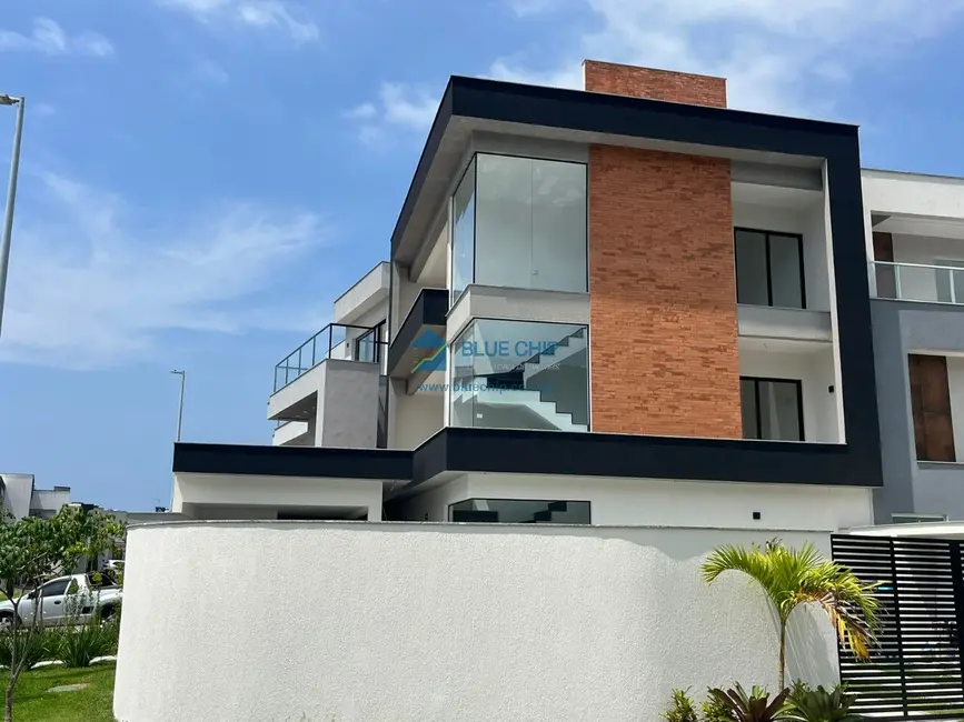 Casa de Condomínio com 3 quartos à venda, 240m2 em Vargem Pequena, Rio De Janeiro - RJ - imagem 2 Foto 2 de Casa de Condomínio com 3 quartos à venda, 240m2 em Vargem Pequena, Rio De Janeiro - RJ