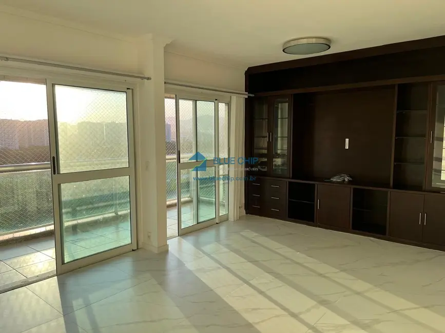 Apartamento com 4 quartos para alugar, 138m2 em Barra da Tijuca, Rio De Janeiro - RJ - imagem 8 Foto 8 de Apartamento com 4 quartos para alugar, 138m2 em Barra da Tijuca, Rio De Janeiro - RJ